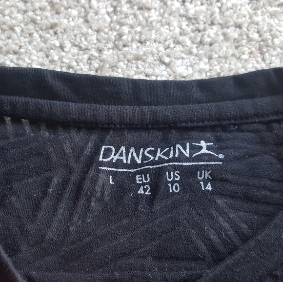 (2/$25) Danskin semi-sheer geometric pattern workout top - Picture 4 of 6